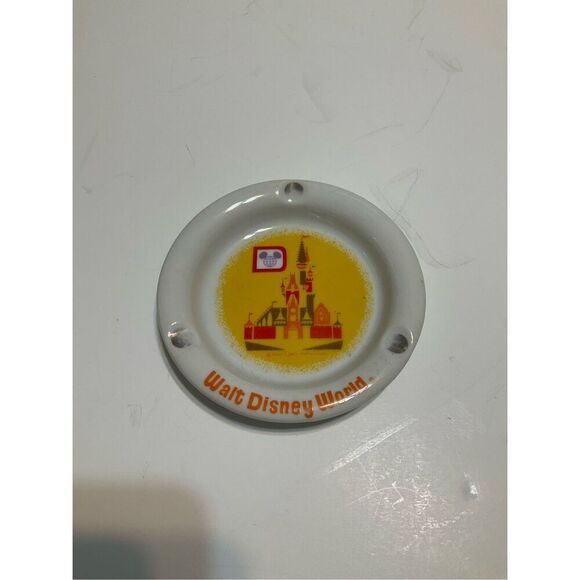 Vintage 80’s Disney Castle Ashtray. No chips. - Picture 5 of 9